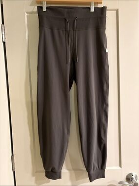 Vuori Olive Green/Gray Knit Joggers—Like New Condition!  BEAUTIFUL!  Size M